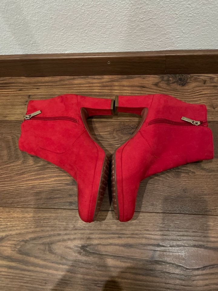 Tamaris Stiefeletten rot 40 in Lahnau