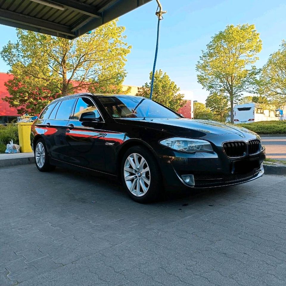 BMW 525xdrive,Panorama,Hud, Standheizung,soft clos, Anhängerkuppl in Kiel