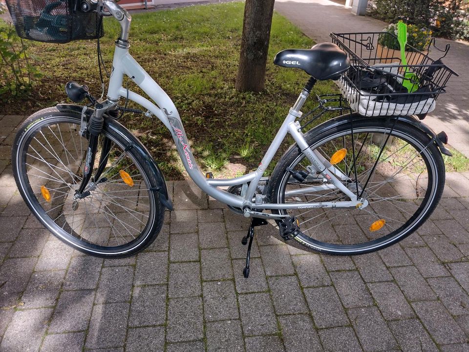 Fahrrad/ neu/ Spezialreifen in Solms