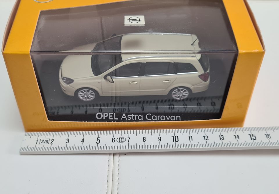Auto Modellauto Opel Astra Caravan Paul's Model Art Sammlerstück in Schwabach