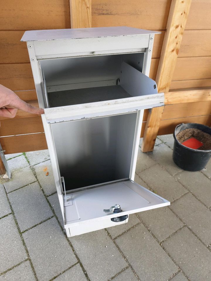 Briefkasten mit Paketfach in Kiel