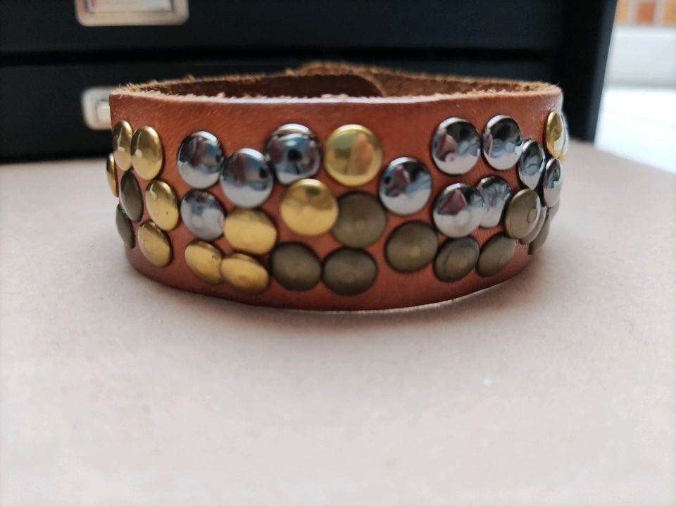 Lederarmband mit Nieten Armband in Hördt