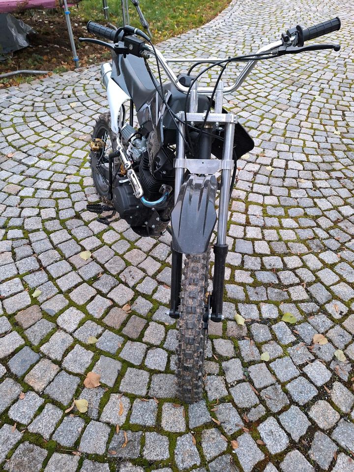Motorrad 150ccm in Treuen