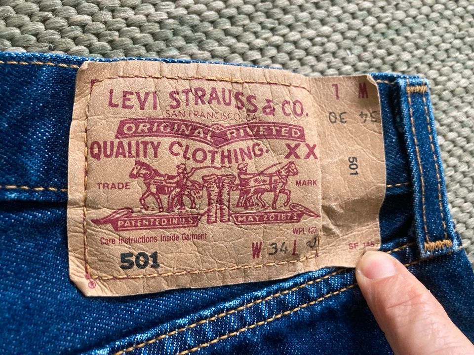 Original Levi Strauss &Co-Jeans Größe (Größe 34/30) in Seelze