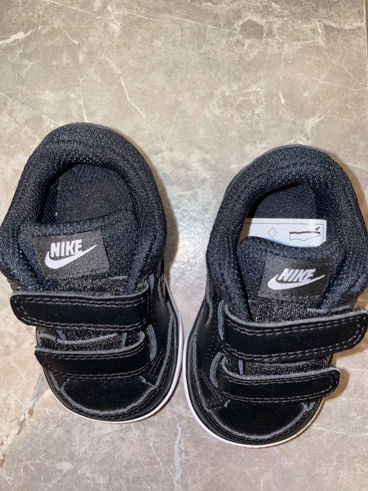Nike Baby Schuhe in Neuss