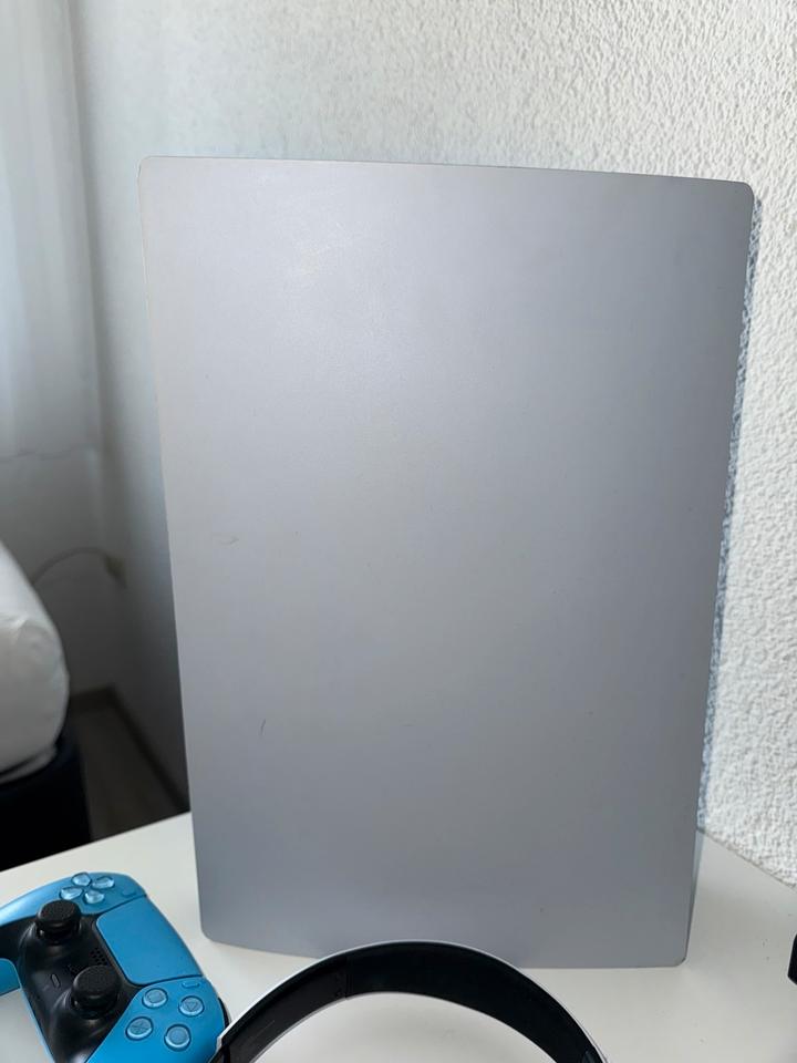Playstation 5 Slim Edition o. Laufwerk + Controller und Monitor in Duisburg
