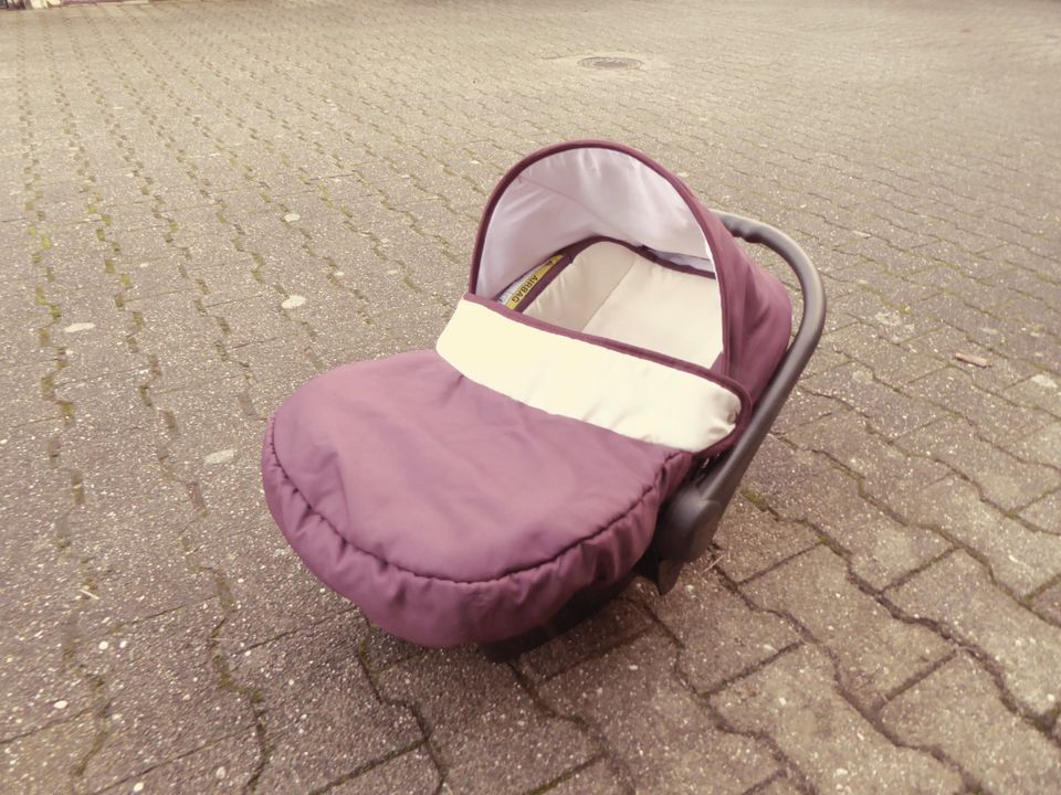 Kinderwagen, Tragewanne, Babyschale / alles in einem in Duisburg in Duisburg