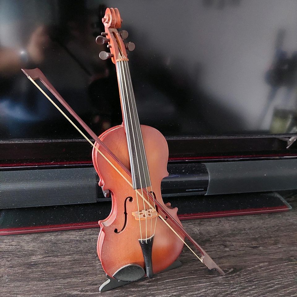 Spieluhr Geige in Frechen