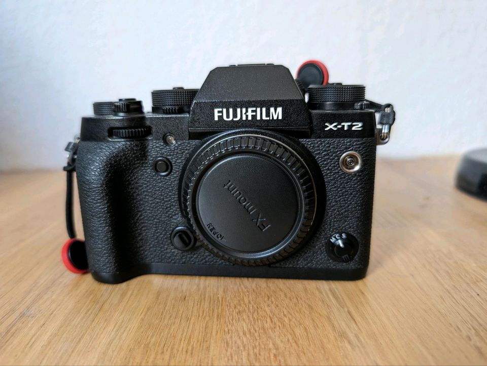 Fujifilm X-T2 Kamera OVP mit 3 Akkus und Blitz in Darmstadt