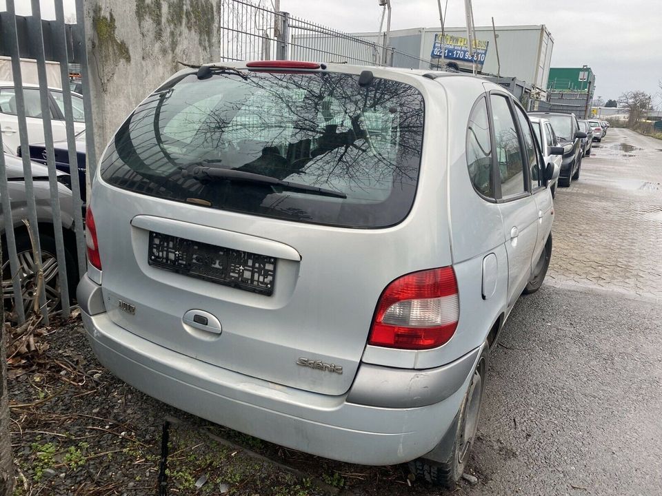 SCHLACHTFEST Renault Scenic JA 2.0 Benzin Ersatzteile auto teile in Köln