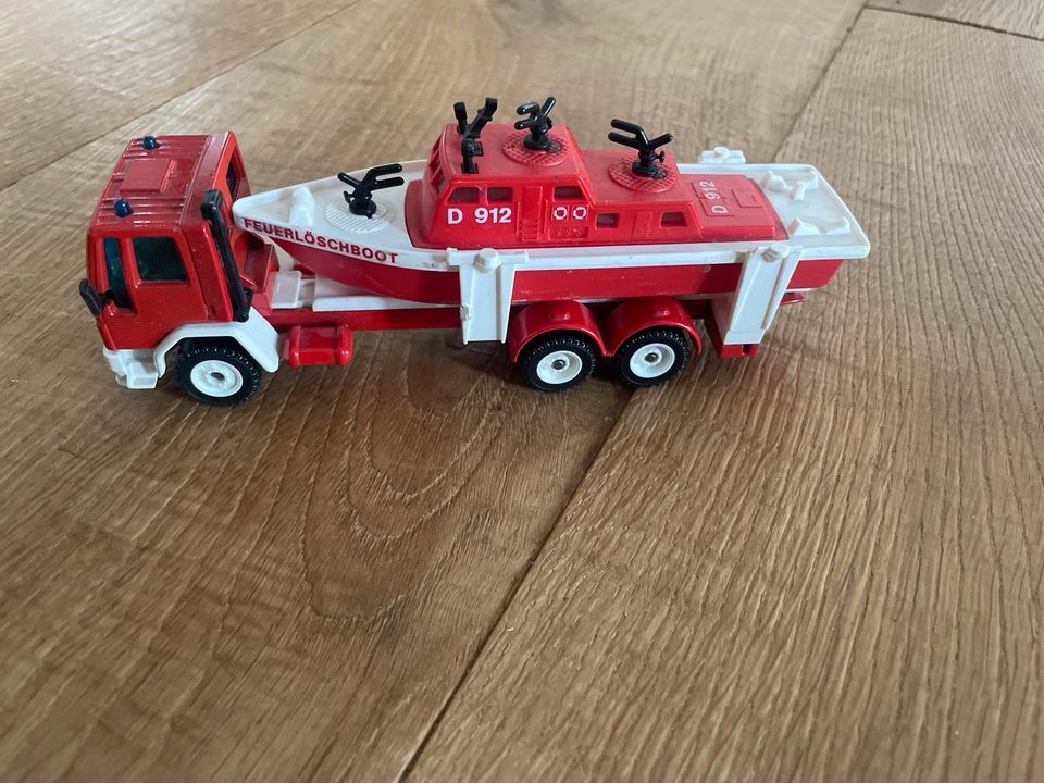 Siku 1:55 2823  Ford Cargo  LKW mit Motorboot Feuerlöschboot in Hagen