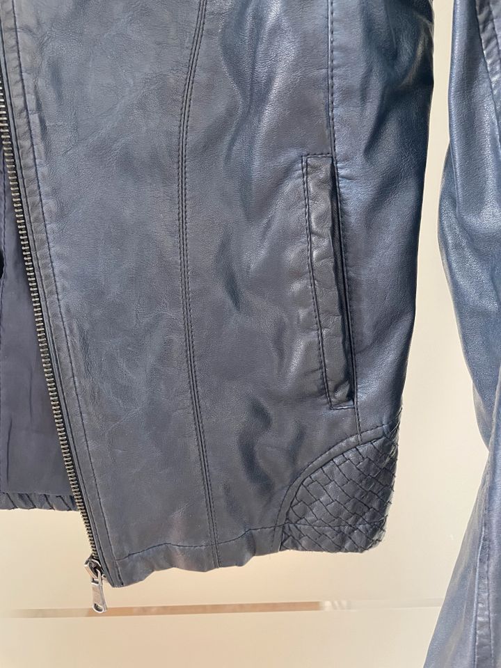 Kunstlederjacke Bikerjacke Gr. S blau Lederjacke Promod in Aumühle bei Hamburg