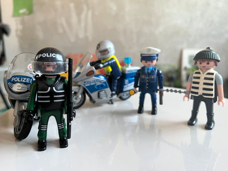 Playmobil Polizei Motorrad Polizisten Set in Berlin