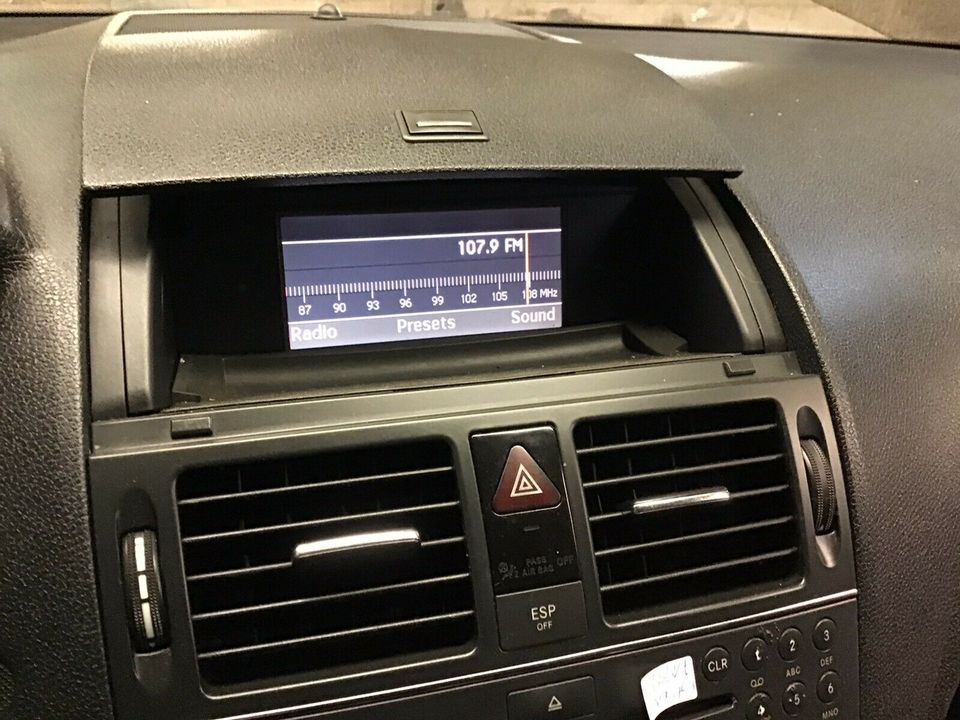 Mercedes Benz W204 Radio mit Bedienteil in Havixbeck