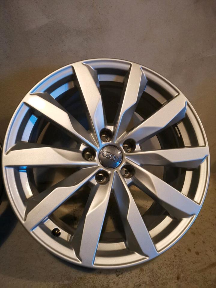 2x Felgen Audi 18Zoll 5x112 A5 S5 F5 A4 S4 B9 8W  8W0601025AL in Althengstett