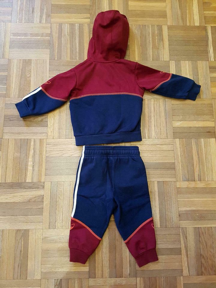 Set bestehend aus Jogginghose und Kapuzenjacke von Adidas Gr. 80 in Scheinfeld