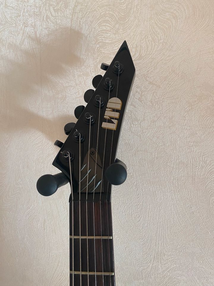 ESP LTD EX-400BD Explorer EMG 81/85 mit Koffer in Frankfurt am Main