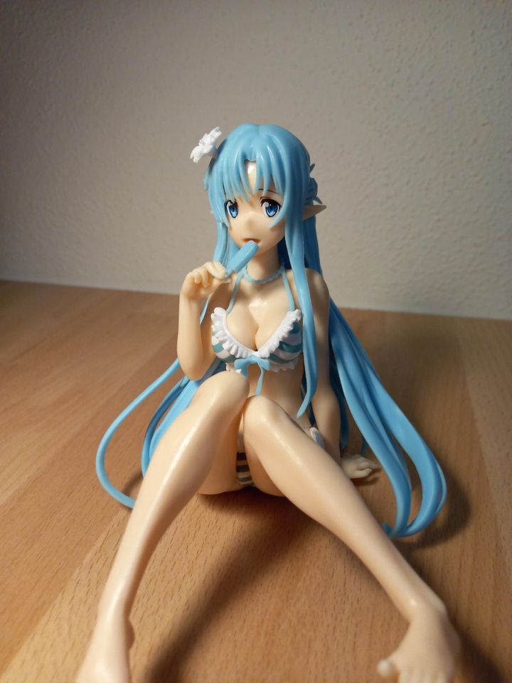 Anime Figur - Sitzender Blaue Bikini Girl - 13 cm in München