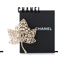 *NEU* Chanel Brosche Perle Gold Ahornblatt VIP Gift Gestempelt München - Altstadt-Lehel Vorschau