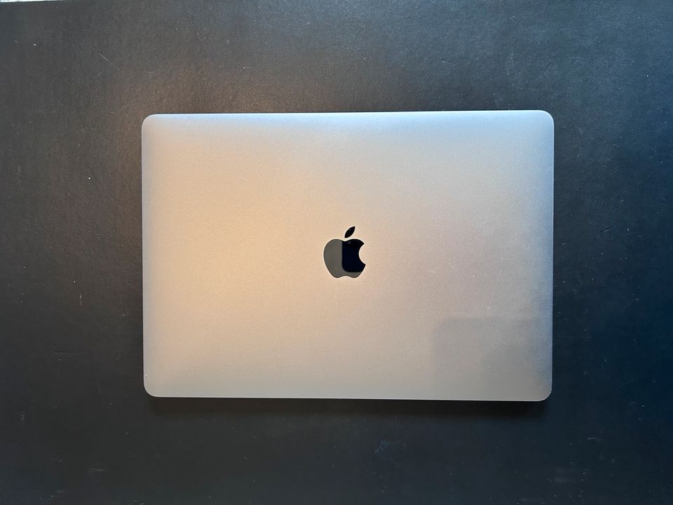 13“ MacBook Pro Touchbar in Selters