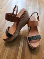 Calvin Klein NEU Wedges Sandale Keilsandale 39 Hessen - Bensheim Vorschau