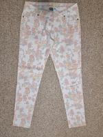 Blue Motion Damenjeans Gr. 42, creme m. Blumenmuster Rheinland-Pfalz - Mommenheim Vorschau