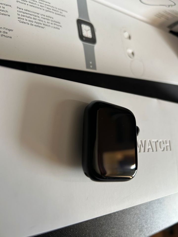 Apple Watch Series 6 44mm Neu u. ungetragen in Schkopau