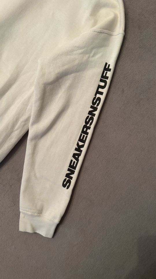 Sneakersnstuff Hoodie weiß Größe M in Berlin