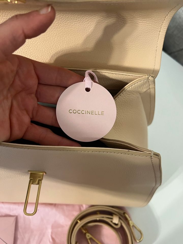 Elegante Damenhandtasche/Umhängetasche von COCCINELLE in Berlin