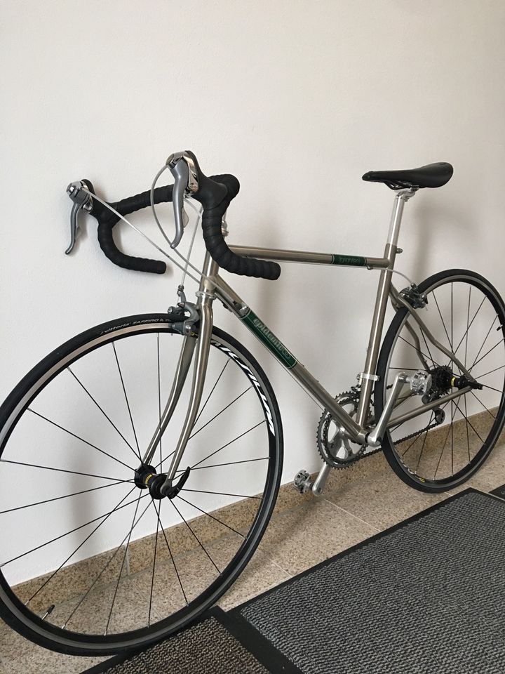 klassisches Rennrad;  Einzelanfertigung; Shimano 600; Deda Vorbau in Mücheln (Geiseltal)