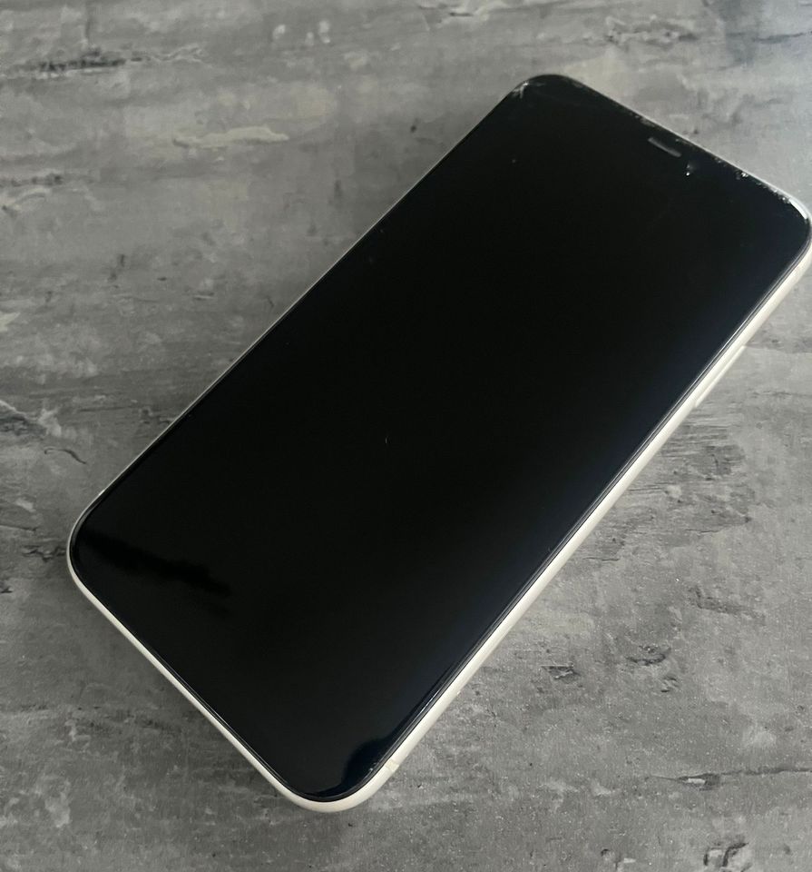 Apple Iphone 11 white (64 GB) in Mainhausen