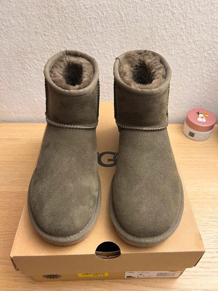 UGG - Damenschuhe (Classic Mini II) in Heilbronn