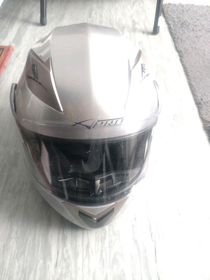 Klapphelm Motorrad Roller mit Sonnenblende 57cm in Hamburg