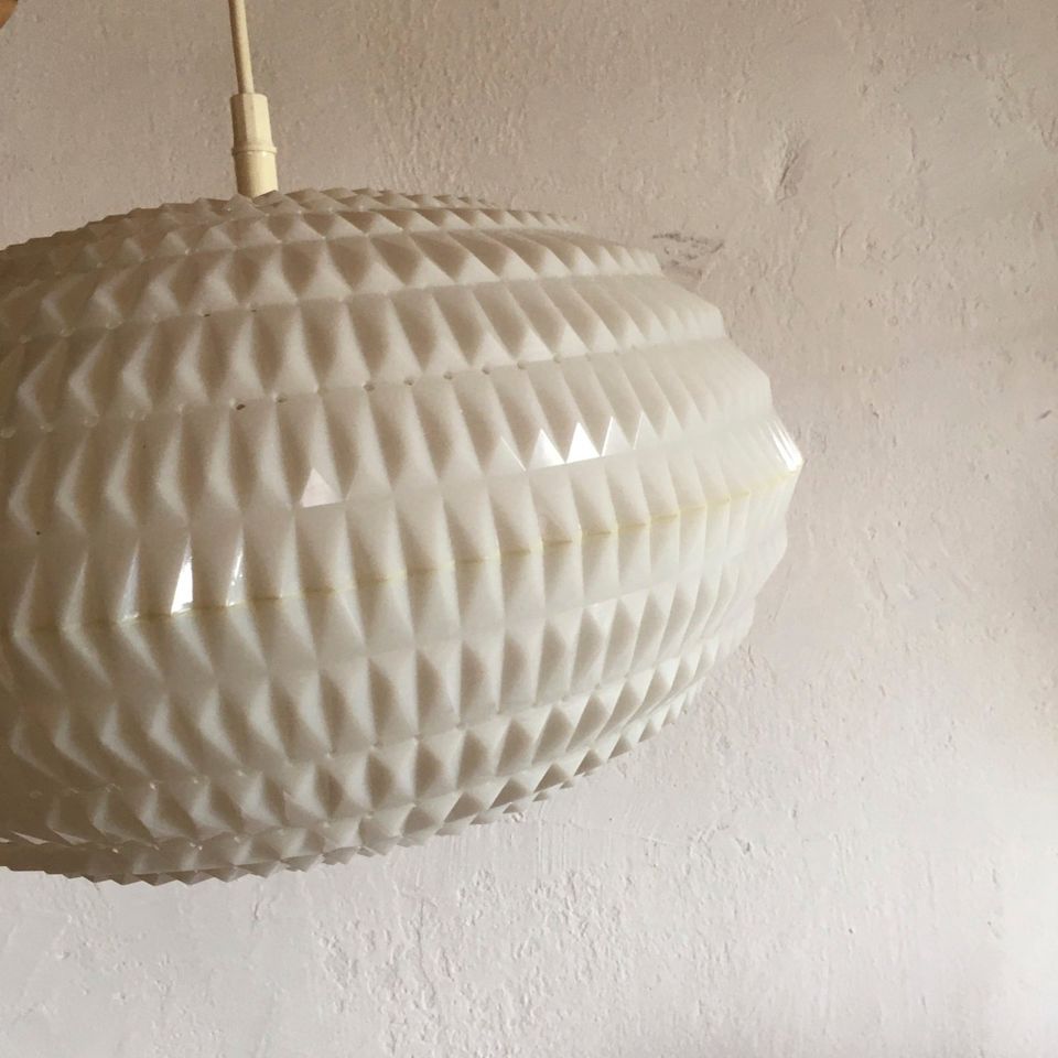 Vintage Deckenlampe Leuchte Rund Kugel 70er Kunststoff Eisglas in Dettum