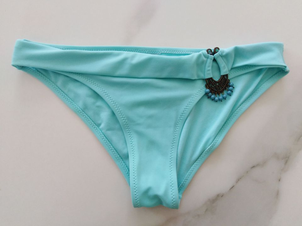 Bikinihose türkis mit Metallspange und Perlen, S 36 neu in Straßkirchen