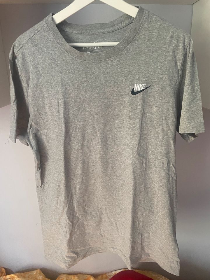 Nike T-Shirt Größe M in München