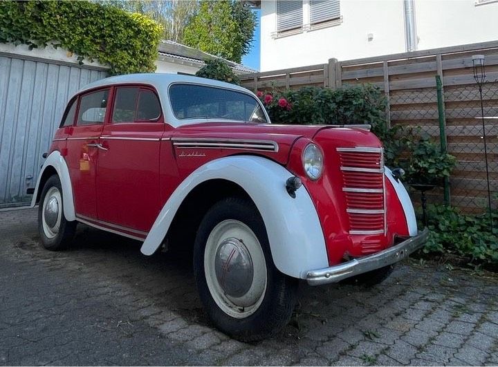 Oldtimer Moskvich/Moskwitsch 401 in Gräfelfing