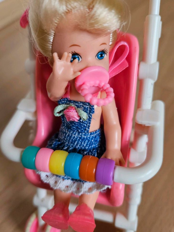 Barbie mit Kinderwagen in Xanten