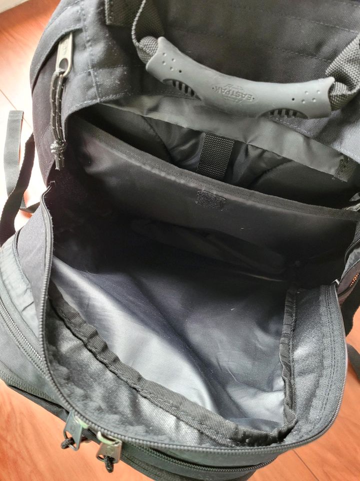 Eastpak Tutor Rucksack, Schwarz (39L) in Paderborn