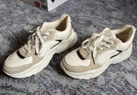 Bershka Schuhe Sneaker fast neu Gr. 39 weiß beige Bayern - Burgau Vorschau