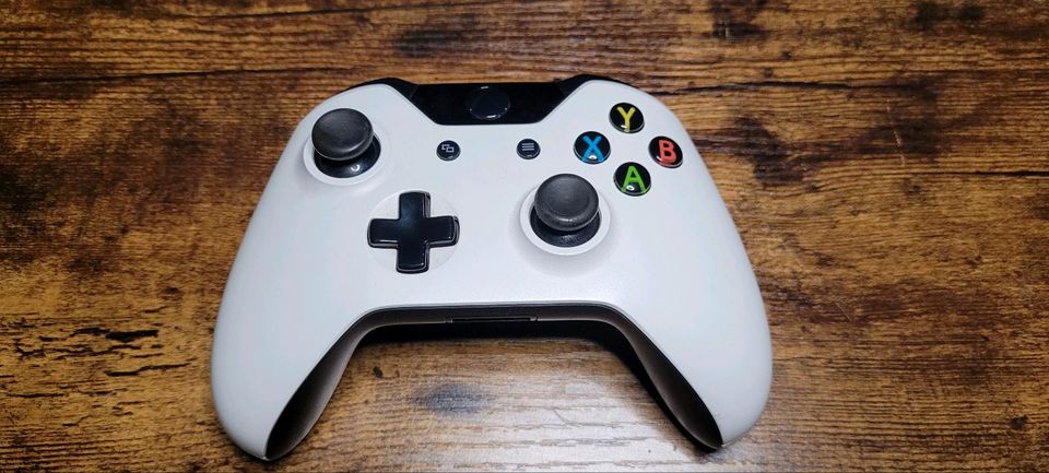 Xbox Online inkl. 2 Controller in Nürnberg (Mittelfr)