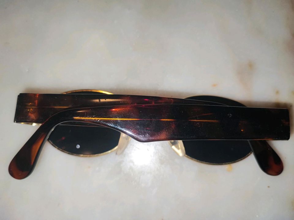 Sonnenbrille extravagant lila Gläser OVP 8 €* in Großefehn