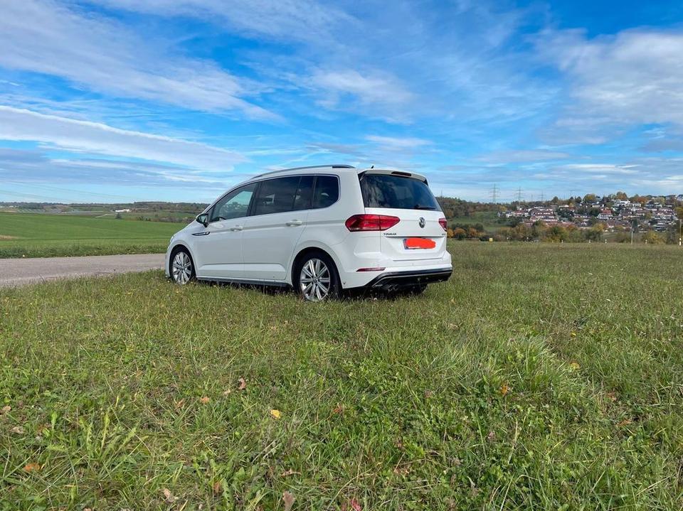 Volkswagen Touran 2.0 TDI SCR DSG Highline Highline  7 Sitz in Edenkoben