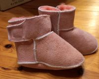 Babyschuhe in rosa mit Fell Nordrhein-Westfalen - Delbrück Vorschau