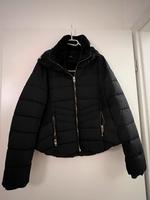Marineblaue Winterjacke Zara -wie neu- Hessen - Gießen Vorschau