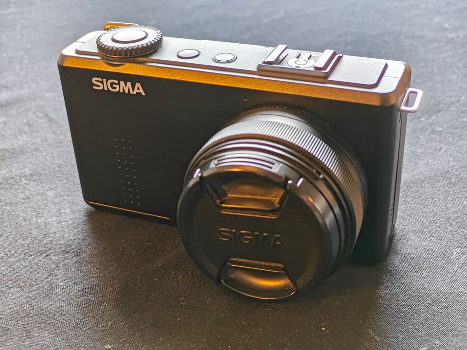 Sigma DP2 Merrill Digitalkamera mit Zubehörpaket in OVP gebraucht in Essen