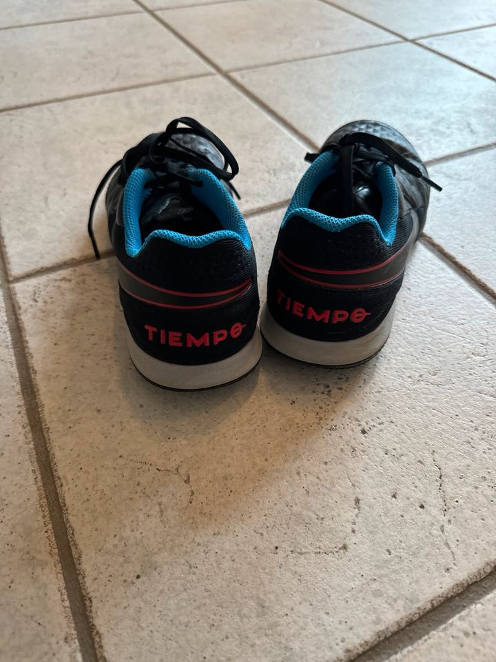 Nike Tiempo Hallenschuh Größe 41 in Ayl Saar