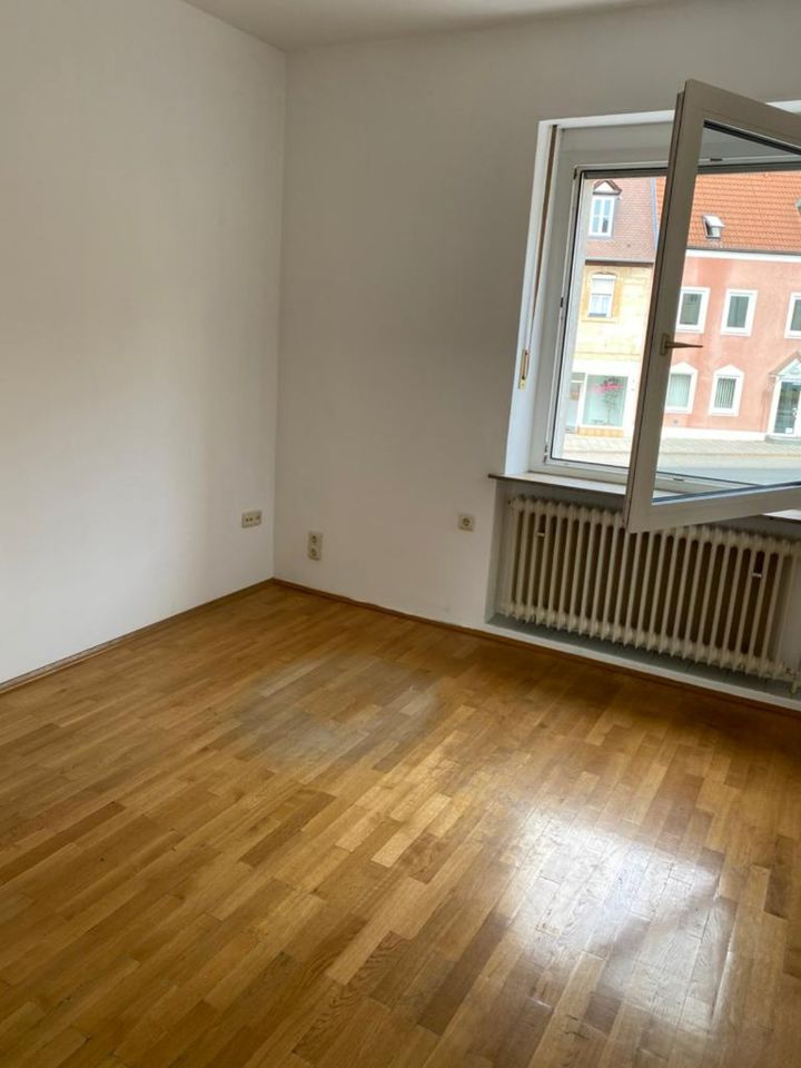 Schöne 4 Zimmerwohnung mit Balkon - WG Geeignet - Bayreuth, Bismarckstr. in Bayreuth