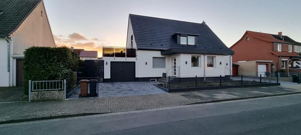 Schöne Renovierte Doppelhaushälfte zur Vermietung in Hannover