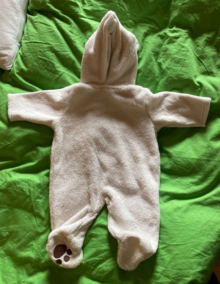 Overall Onsie Anzug für Babys 0-3 Monate Winnie Pooh in Darmstadt